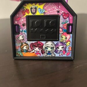 Monster High G3 Student Lounge Casketball Basketball includes Monster High Lamp